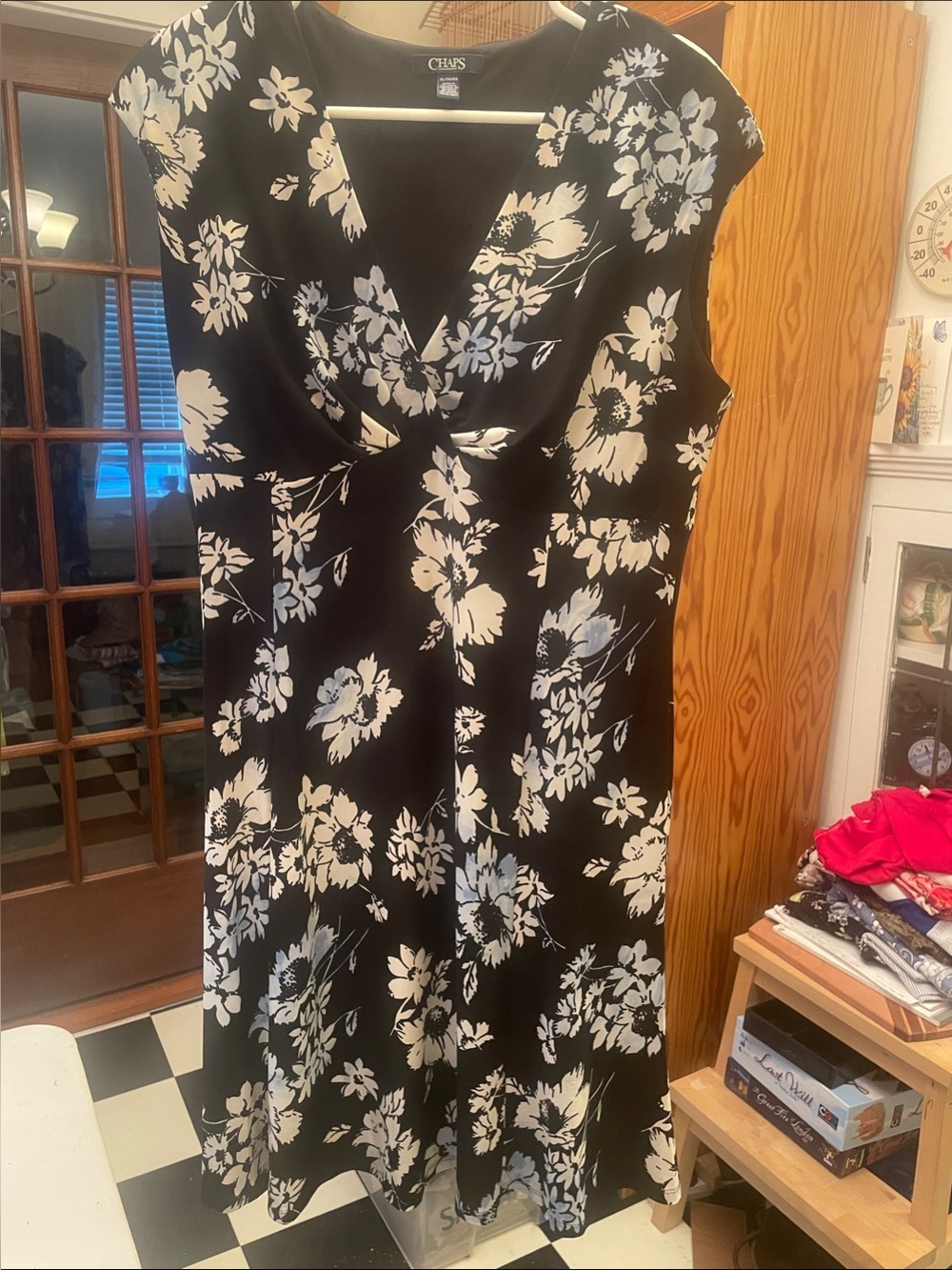 Chaps Black and White V-Neck Floral Midi Dress size XL